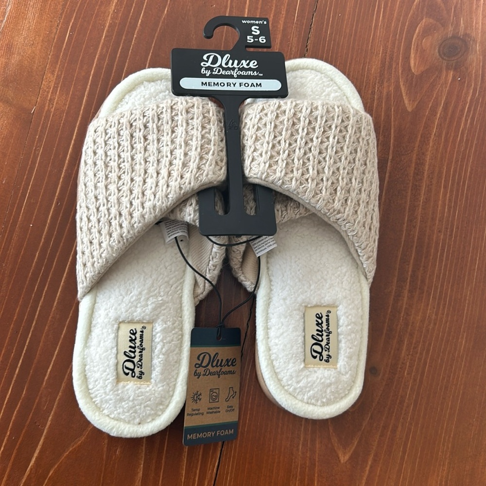 Deluxe by Dearfoams Memory Foam
